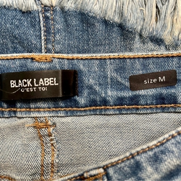 BLACK LABEL, NWOT, FRINGE, DENIM MINI SKIRT. SIZE M - Picture 3 of 6